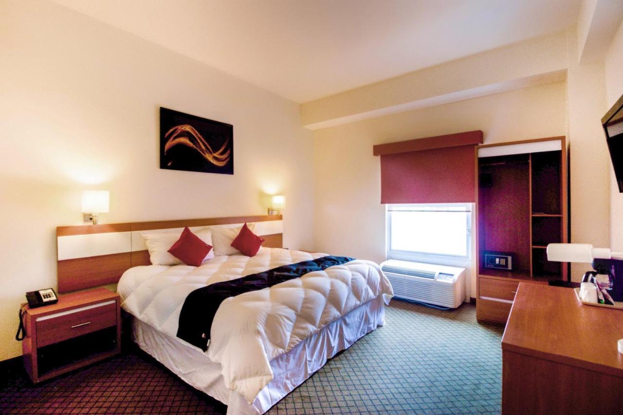 Capital O Hotel Herederos, Piedras Negras Bagian luar foto
