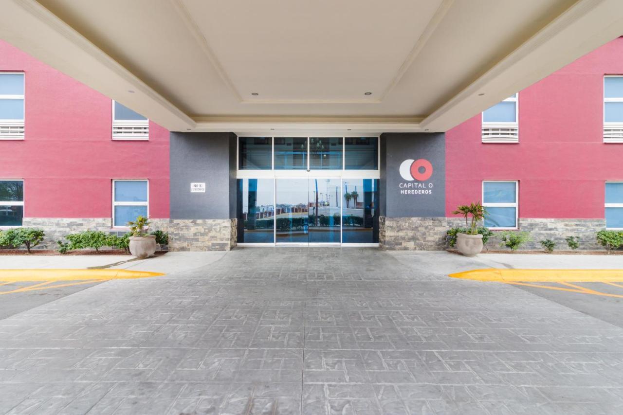 Capital O Hotel Herederos, Piedras Negras Bagian luar foto