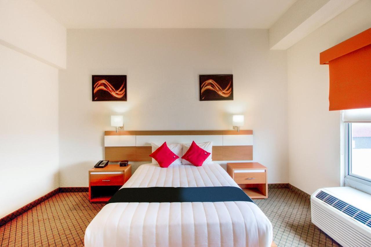 Capital O Hotel Herederos, Piedras Negras Bagian luar foto