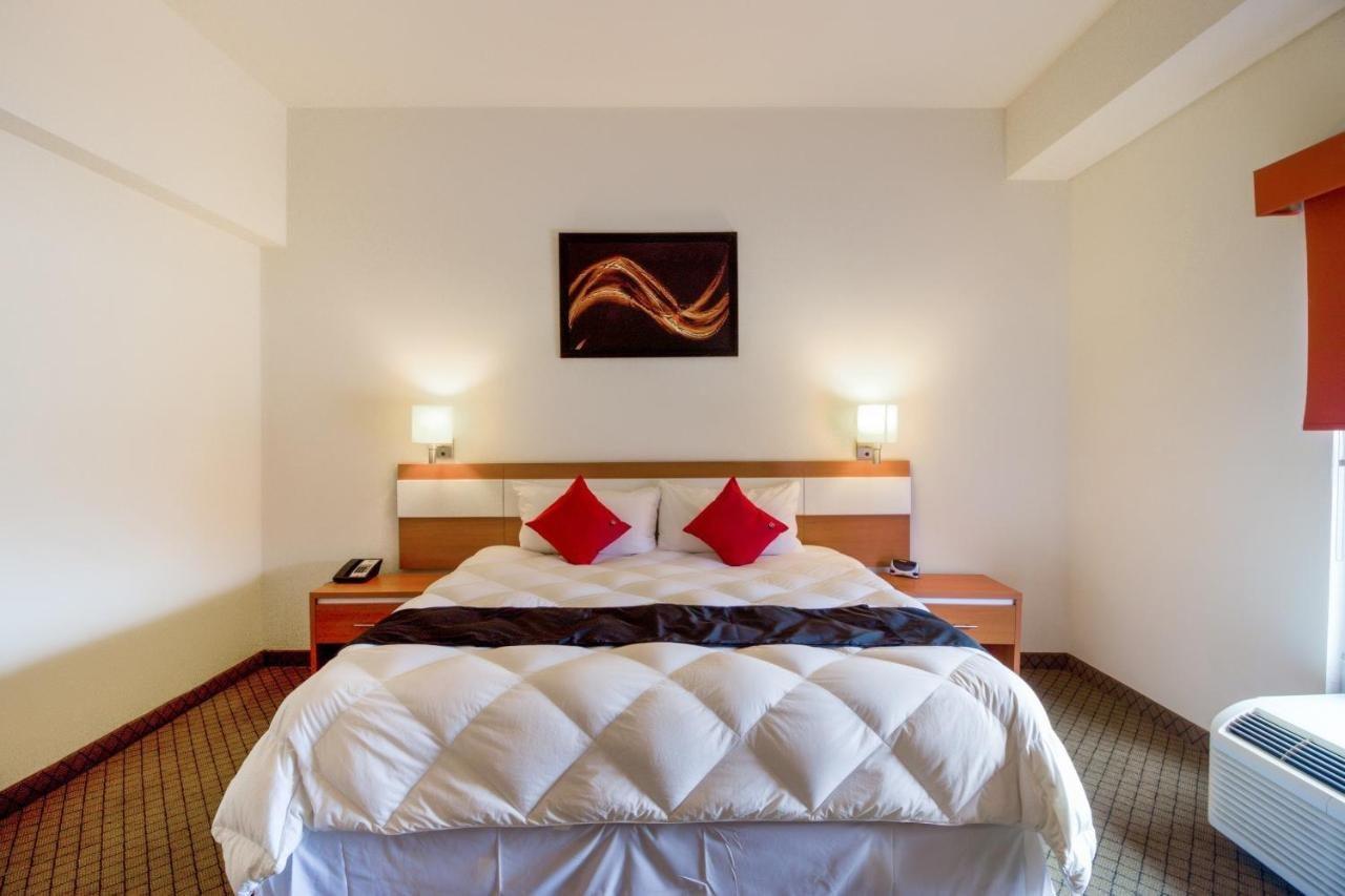Capital O Hotel Herederos, Piedras Negras Bagian luar foto