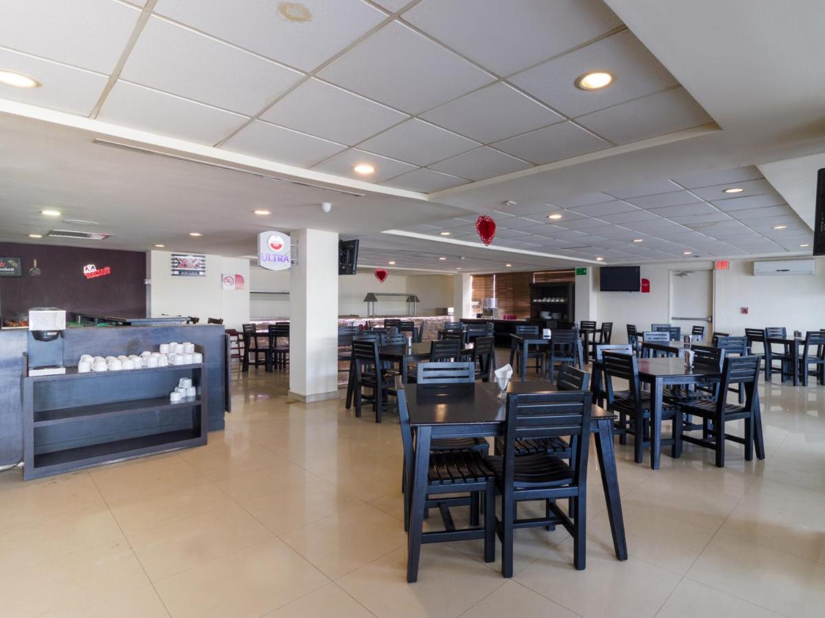 Capital O Hotel Herederos, Piedras Negras Bagian luar foto